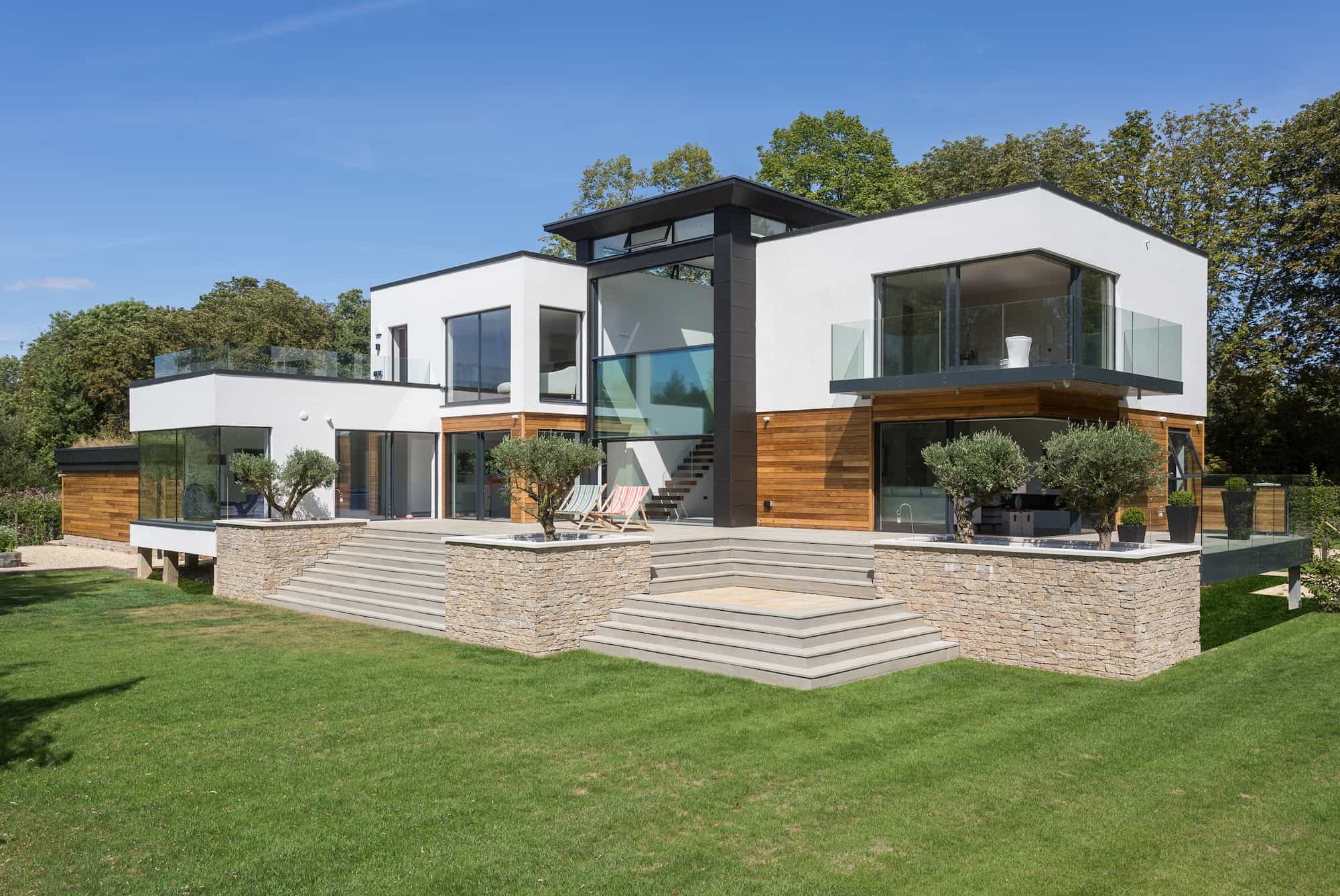 Sereno RG9 - A striking architect designed contemporary property in Shiplake, Henley on Thames - The Location Guys